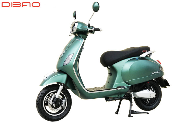 Xe máy hợp mệnh Mộc có thể chọn màu xanh hay xanh đen